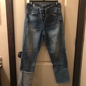 Size 8 American Eagle crop two tone jeans.